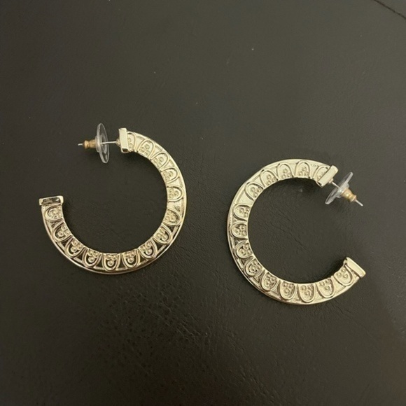 Express Textured Thick Hoop Earrings Shiny Gold - Picture 4 of 5